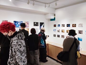 Visitors viewing the exhibition and the participatory "VR PHOTO WALL".